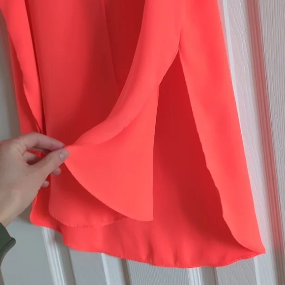 Express Sleeveless Top - Picture 3 of 9